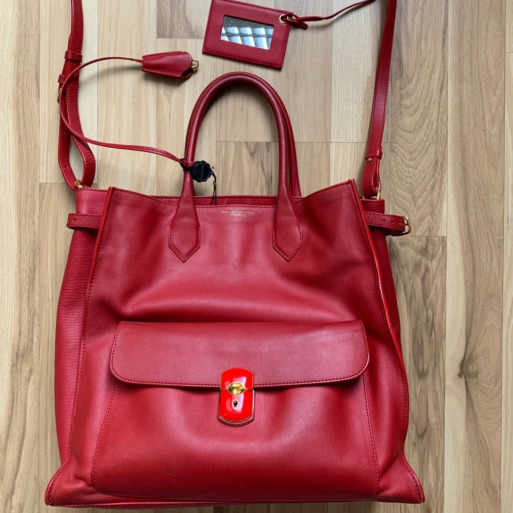 💋 Red Balenciaga Tote & Cross body bag!